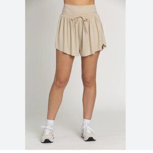 Gold Hinge Beige Go-with-the-Flow Athletic Shorts